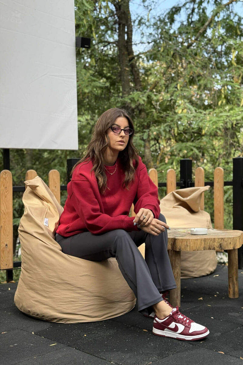 BLUZË NJËNGJYRËSHE E THJESHTË ME PUSH PËR FEMRA NË NGJYRËN VISHNJË - 5