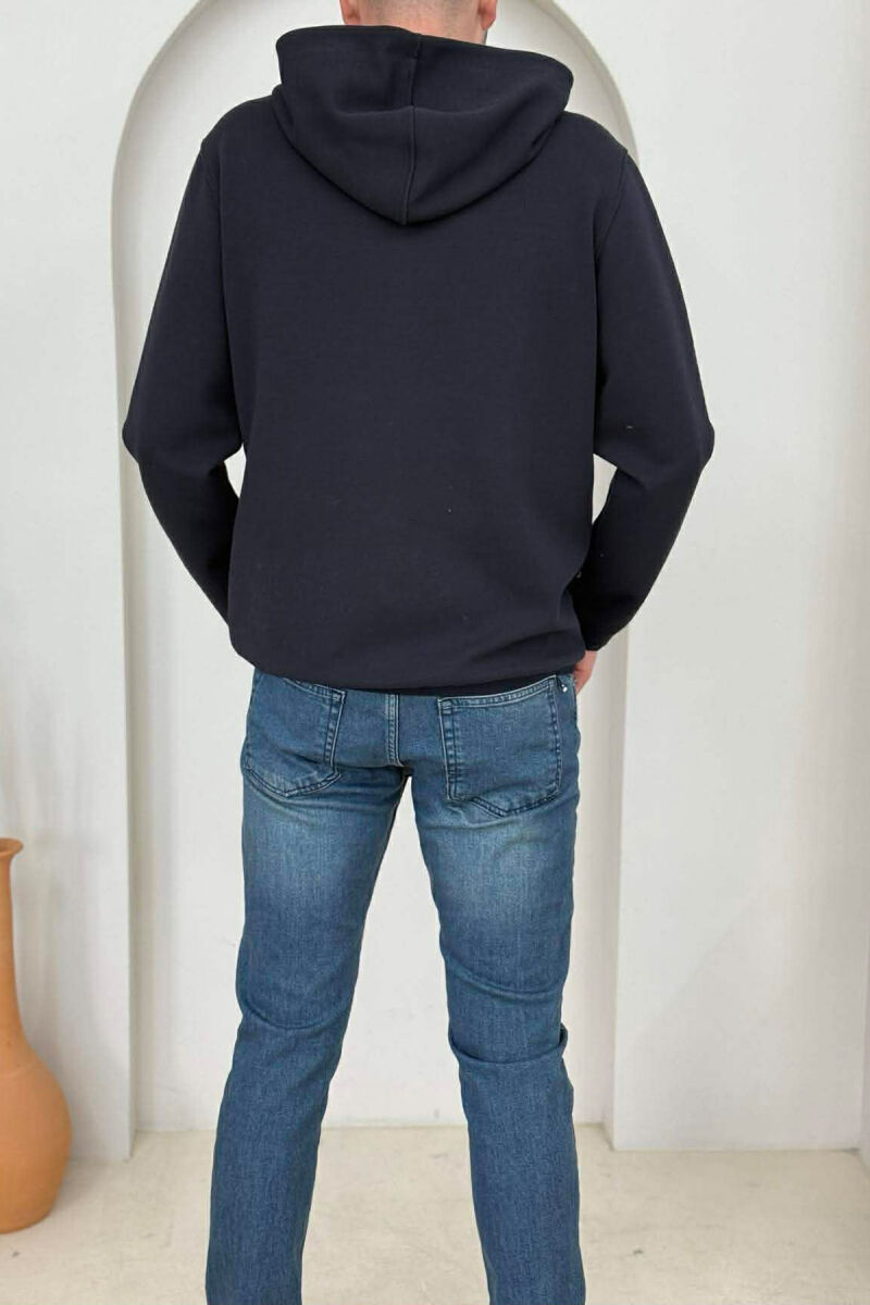 BLUZË NJËNGJYRËSHE ME JAKË ME ZINXHIR PËR MESHKUJ NË NGJYRË TË ZEZË MESNATE - 4