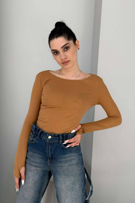 BLUZË PËR FEMRA NË NGJYRËN KAFE - 1
