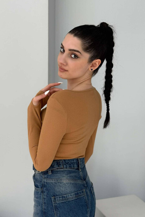 BLUZË PËR FEMRA NË NGJYRËN KAFE - 3