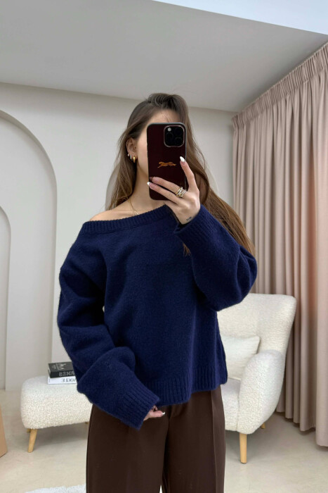 BOAT- NECK SHORT WOMAN SWEATER DARK BLUE/BEE - KLAUDIO FASHION