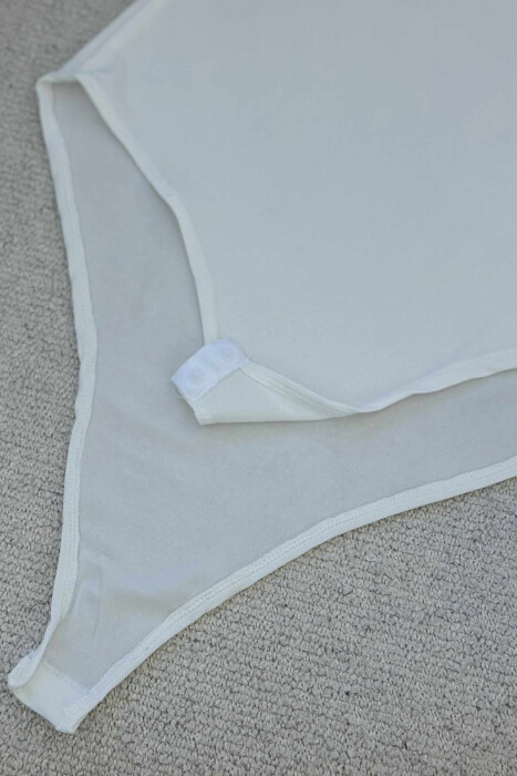 BODY NJË NGJYRËSH ME DETAJIN E FJONGOS PËR FEMRA NË NGJYRËN E BARDHË - 6