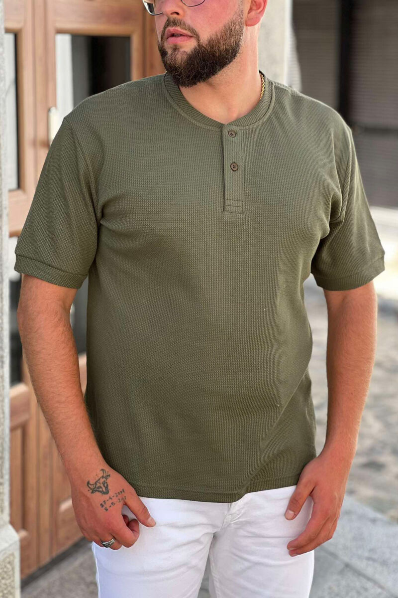 BUTTON NECK DETAILS MEN T-SHIRT GREEN/JESHILE - 1