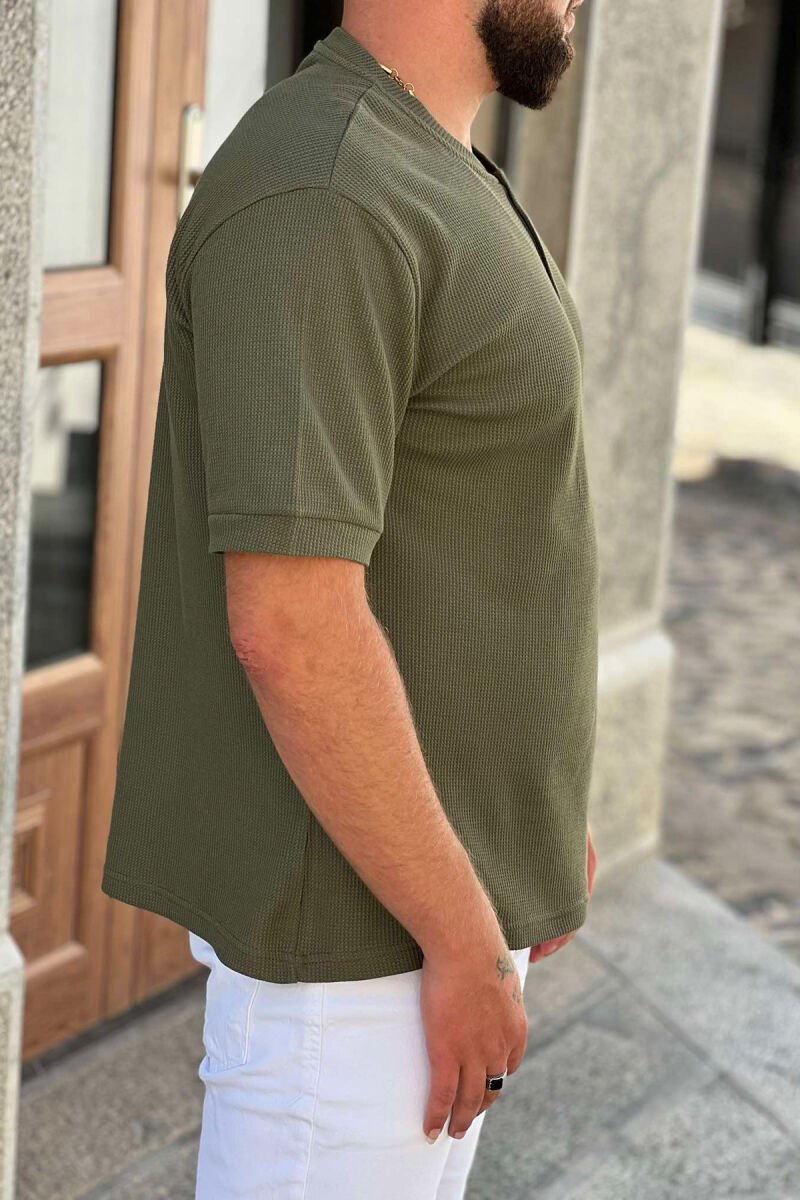 BUTTON NECK DETAILS MEN T-SHIRT GREEN/JESHILE - 2