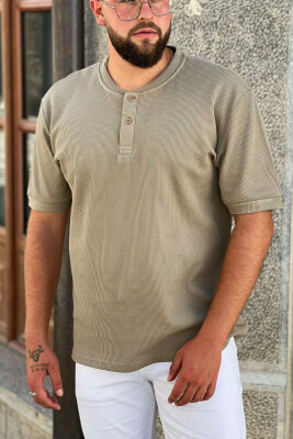 BUTTON NECK DETAILS MEN T-SHIRT OLIVE/ULLI 