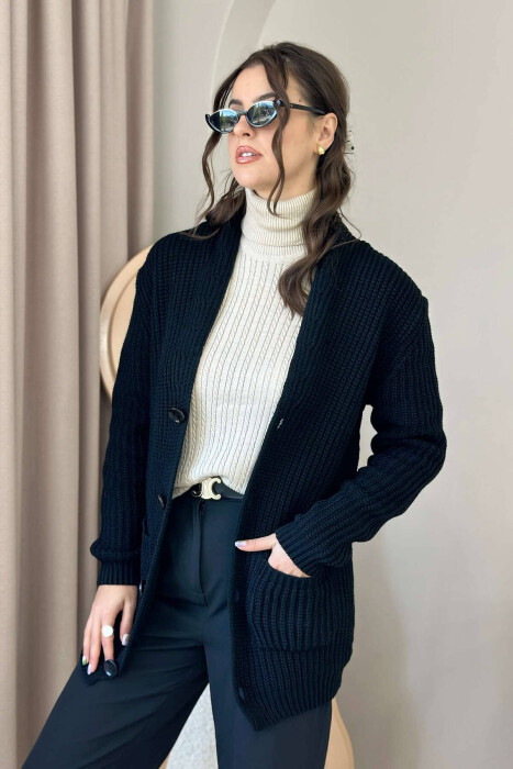 PULOVER ME KOPSA PËR FEMRA NË NGJYRËN E ZEZË - KLAUDIO FASHION