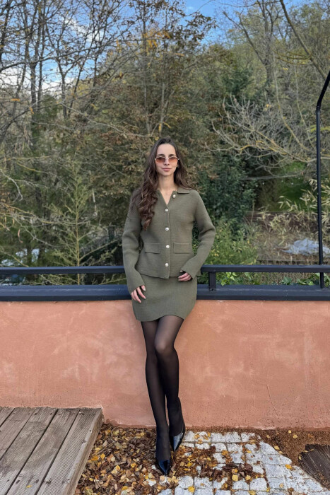 KOSTUM NJË NGJYRËSH XHAKETË ME BUTONA+FUND PËR FEMRA NË NGJYRË JESHILE - KLAUDIO FASHION