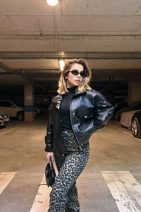 BUTTONED LEATHER WOMEN JACKET IN BLACK COLOR 