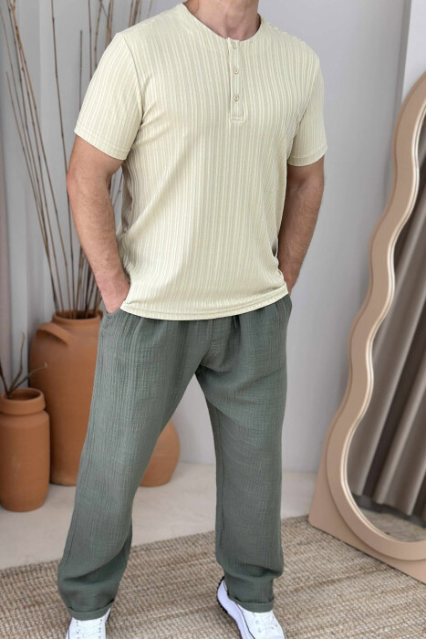 T-SHIRT NJË NGJYRËSH ME KOPSA PËR MESHKUJ NË NGJYRËN BEZHË 