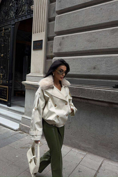 BUTTONS DETAIL FLUFFY NECK SHORT WOMEN JACKET CREAM/KREM - 7