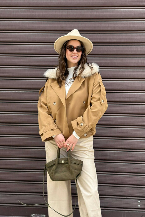 BUTTONS DETAIL FLUFFY NECK SHORT WOMEN JACKET LIGHT BROWN/KAZB 