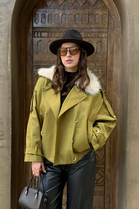 BUTTONS DETAIL FLUFFY NECK SHORT WOMEN JACKET OLIVE/ULLI 