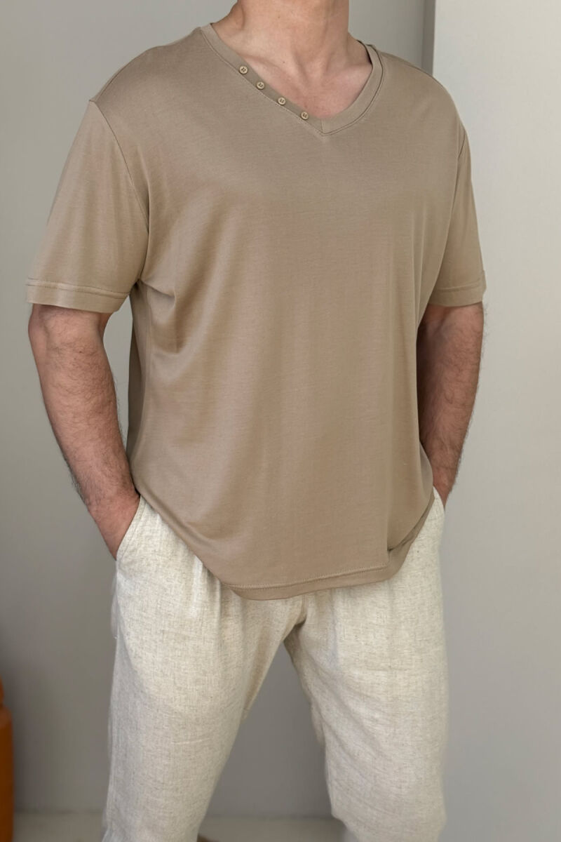 BUTTONS DETAIL ONE COLOR MEN T-SHIRT LIGHT BROWN/KAZB - 2