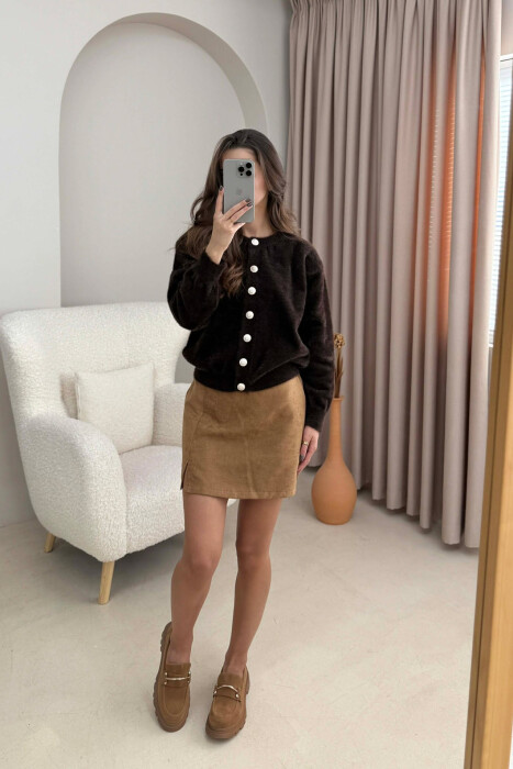 PULOVËR NJË NGJYRËSHE ME DETAJE BUTONASH PËR FEMRA NË NGJYRË KAFE TË ERRËT - KLAUDIO FASHION