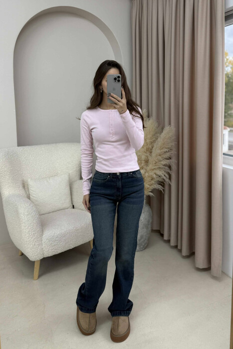 BLUZË NJË NGJYRËSHE ME DETAJIN E BUTONAVE PËR FEMRA NË NGJYRË ROZË - KLAUDIO FASHION