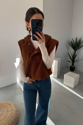 BUTTONS FLUFFY ONE COLOR WOMAN VEST BROWN/KAFE 