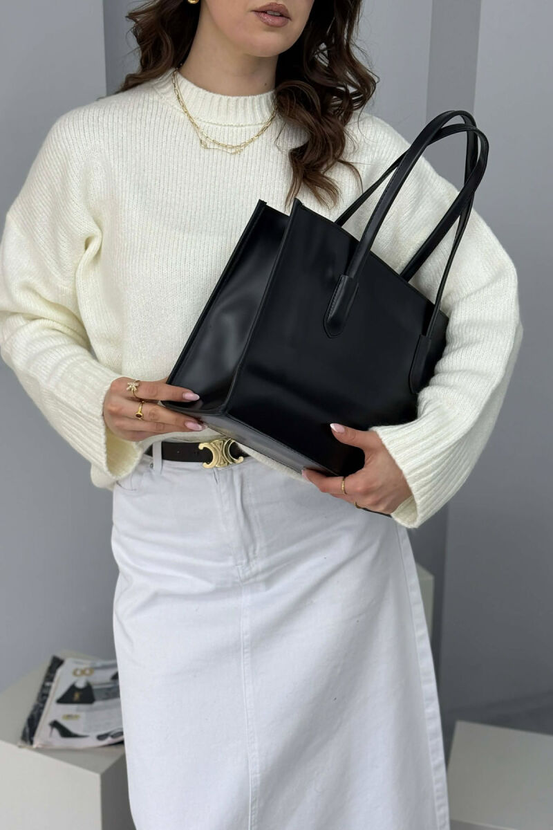 ÇANTE E THJESHTE NJE NGJYRESHE LEKURE PER FEMRA NE NGJYRE TE ZEZE - 2