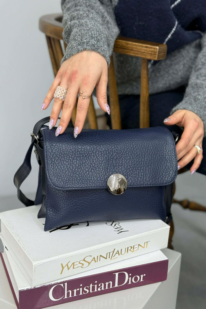 ÇANTE E THJESHTE NJE NGJYRESHE PER FEMRA NE NGJYRE BLU - 1