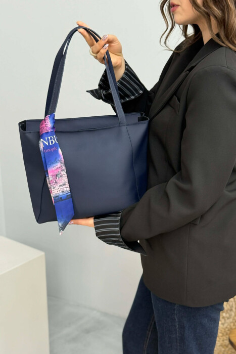 ÇANTE E THJESHTE NJE NGJYRESHE ME DETAJIN E SHALLIT PER FEMRA NE NGJYRE BLU - 1