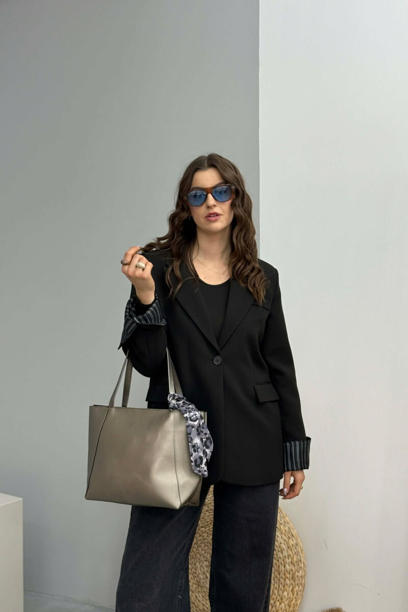 ÇANTE E THJESHTE NJE NGJYRESHE ME DETAJIN E SHALLIT PER FEMRA NE NGJYRE GRI - 2