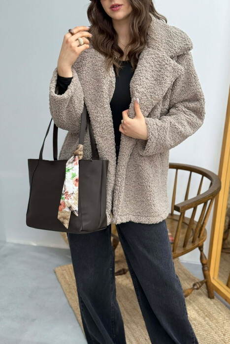 ÇANTE E THJESHTE NJE NGJYRESHE ME DETAJIN E SHALLIT PER FEMRA NE NGJYRE KAFE TE ERRET - 2