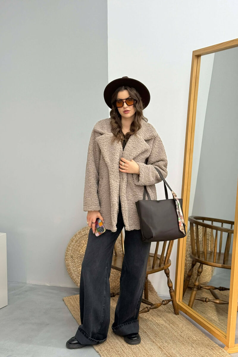 ÇANTE E THJESHTE NJE NGJYRESHE ME DETAJIN E SHALLIT PER FEMRA NE NGJYRE KAFE TE ERRET - 3