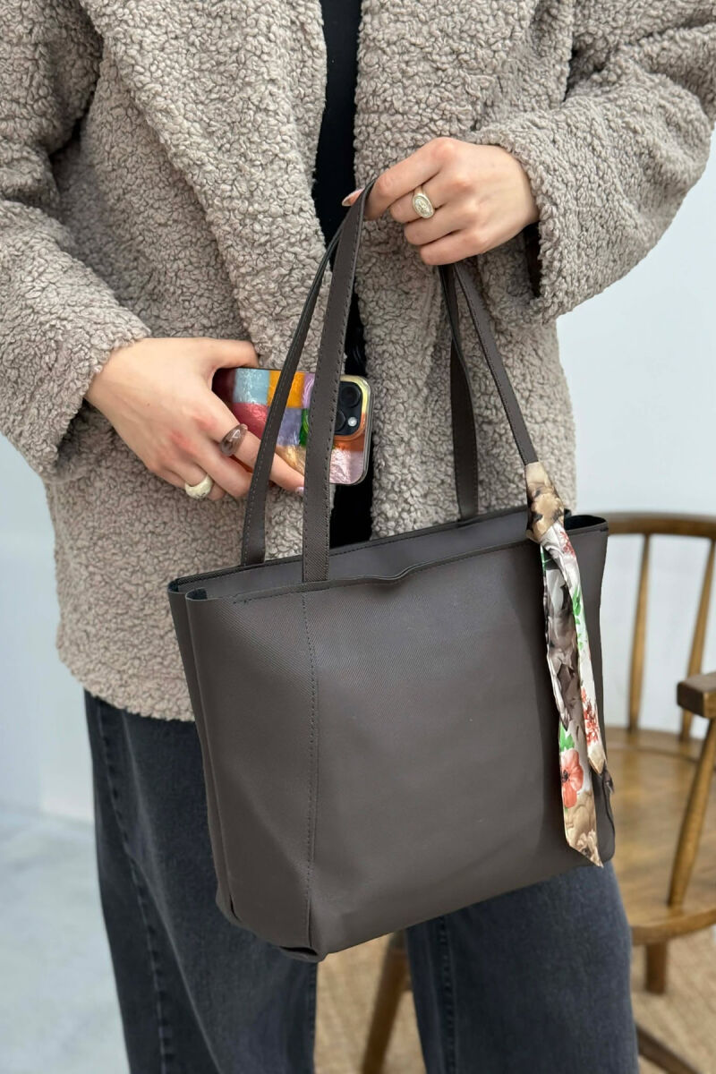 ÇANTE E THJESHTE NJE NGJYRESHE ME DETAJIN E SHALLIT PER FEMRA NE NGJYRE KAFE TE ERRET - 5