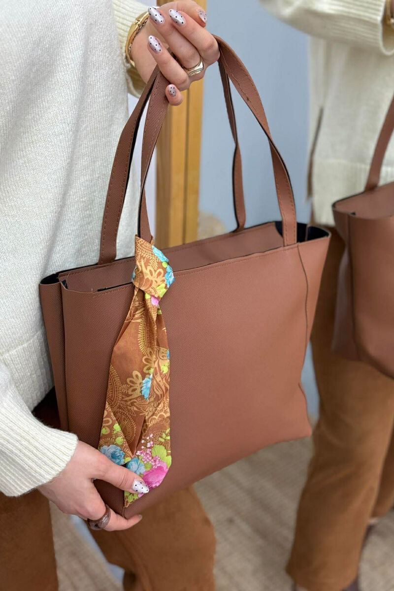 ÇANTE E THJESHTE NJE NGJYRESHE ME DETAJIN E SHALLIT PER FEMRA NE NGJYRE KAFE - 4