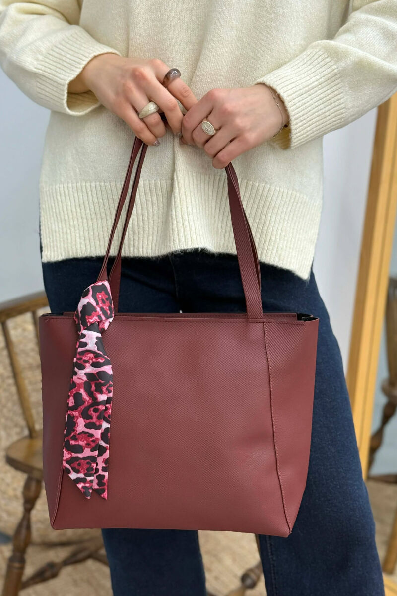 ÇANTE E THJESHTE NJE NGJYRESHE ME DETAJIN E SHALLIT PER FEMRA NE NGJYRE VISHNJE - 6