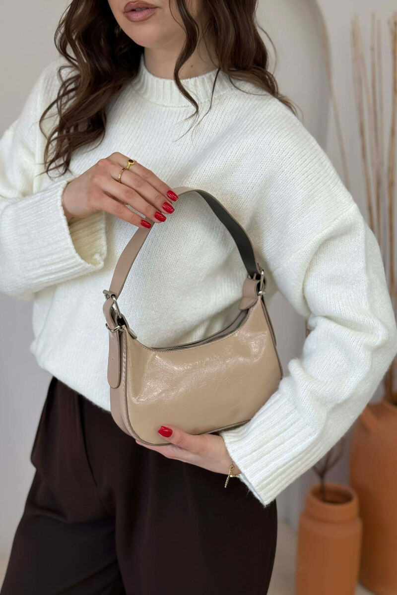 ÇANTË LËKURE E THJESHTË PËR FEMRA NË NGJYRËN BEZHË - 4