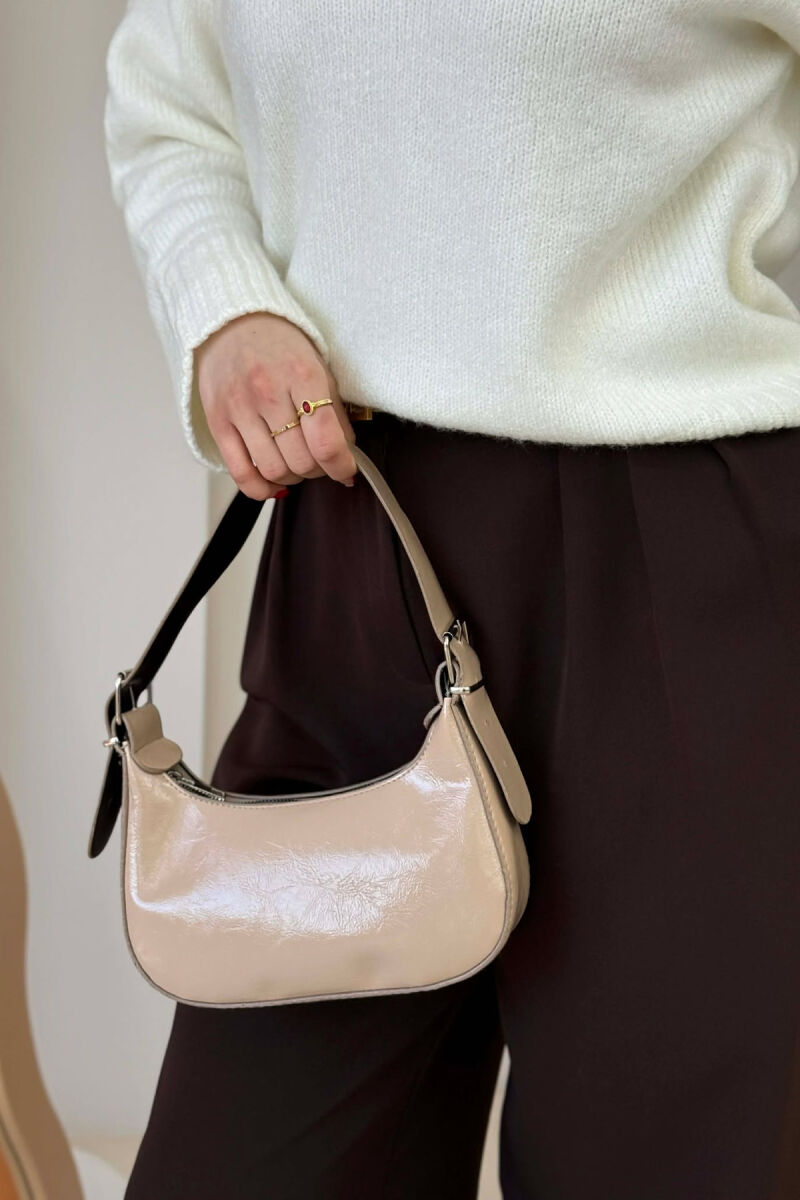 ÇANTË LËKURE E THJESHTË PËR FEMRA NË NGJYRËN BEZHË - 8