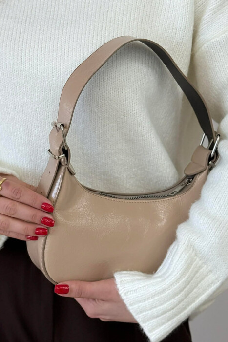 ÇANTË LËKURE E THJESHTË PËR FEMRA NË NGJYRËN BEZHË - 9