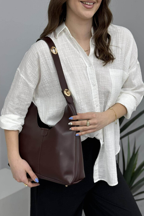 ÇANTË LËKURE E THJESHTË PËR FEMRA NË NGJYRËN KAFE E ERRËT - 2