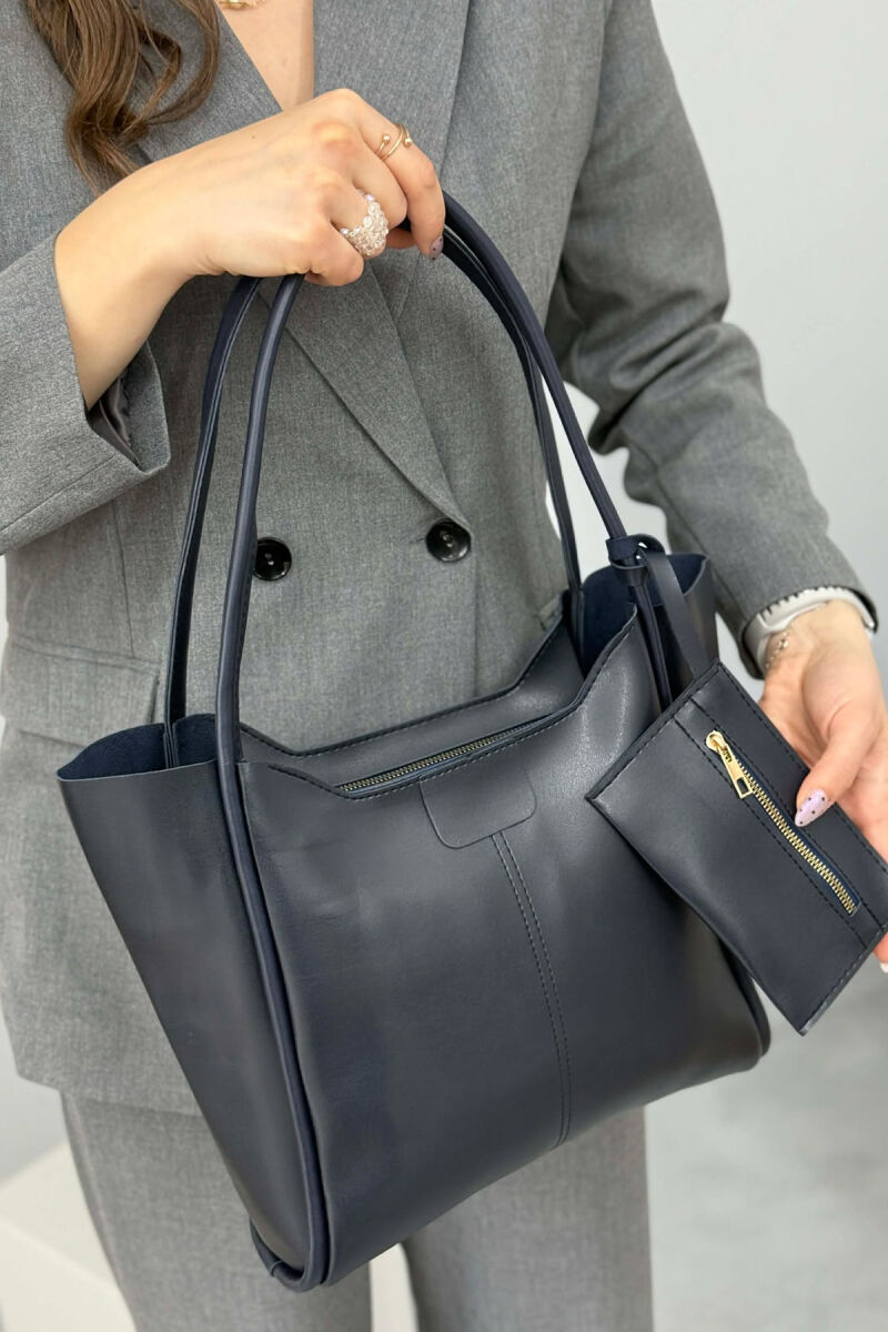 ÇANTE LEKURE ME ZINXHIR PER FEMRA NE NGJYRE BLU - 1