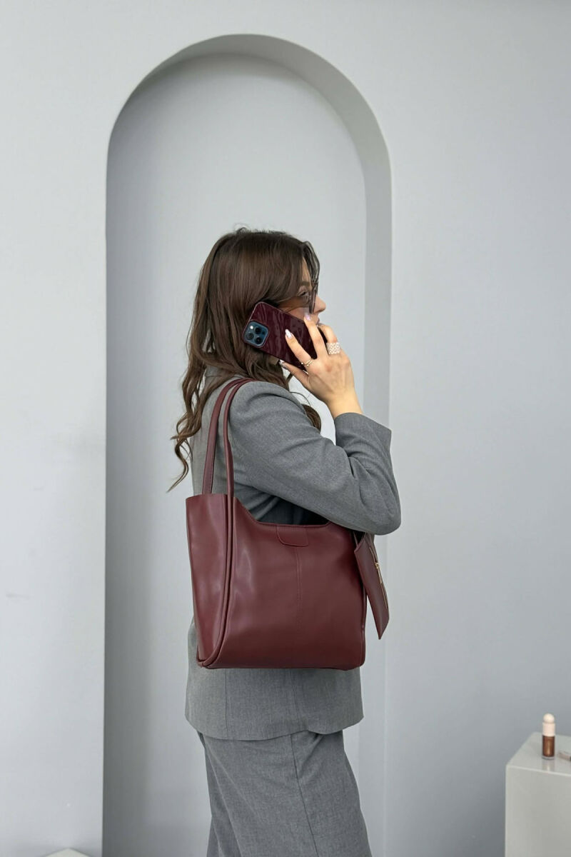 ÇANTE LEKURE ME ZINXHIR PER FEMRA NE NGJYRE VISHNJE - 5