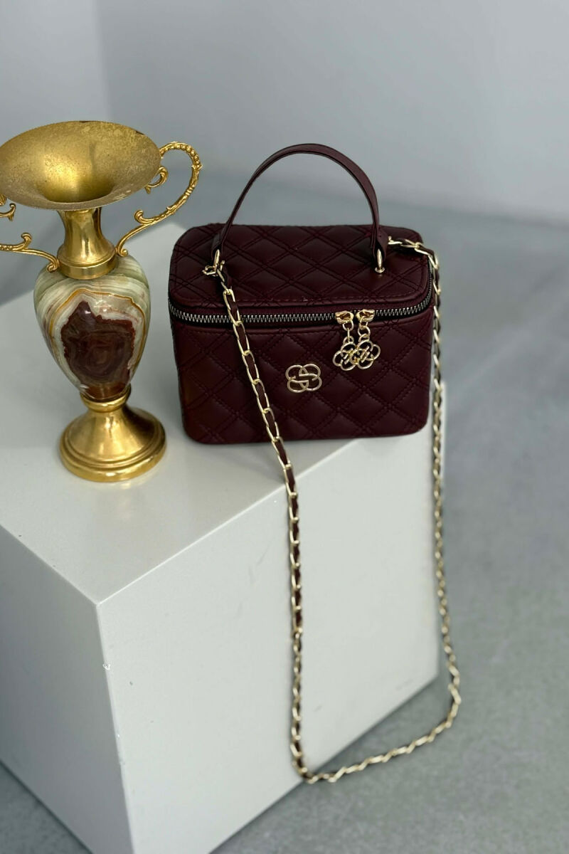 ÇANTE NJE NGJYRESHE LEKURE PER FEMRA NE NGJYRE VISHNJE - 2