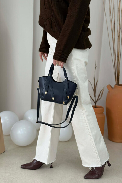 ÇANTE NJE NGJYRESHE LEKURE PER FEMRA NE NGJYRE BLU - 3