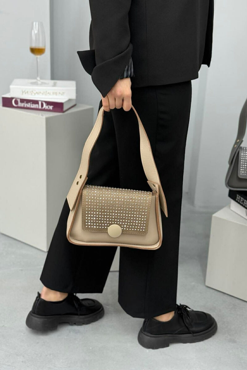 ÇANTE NJE NGJYRESHE ME SHKELQIM PER FEMRA NE NGJYRE BEZHE - 4