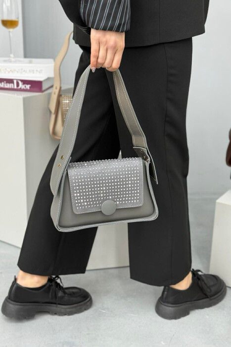 ÇANTE NJE NGJYRESHE ME SHKELQIM PER FEMRA NE NGJYRE GRI TE ERRET - 3