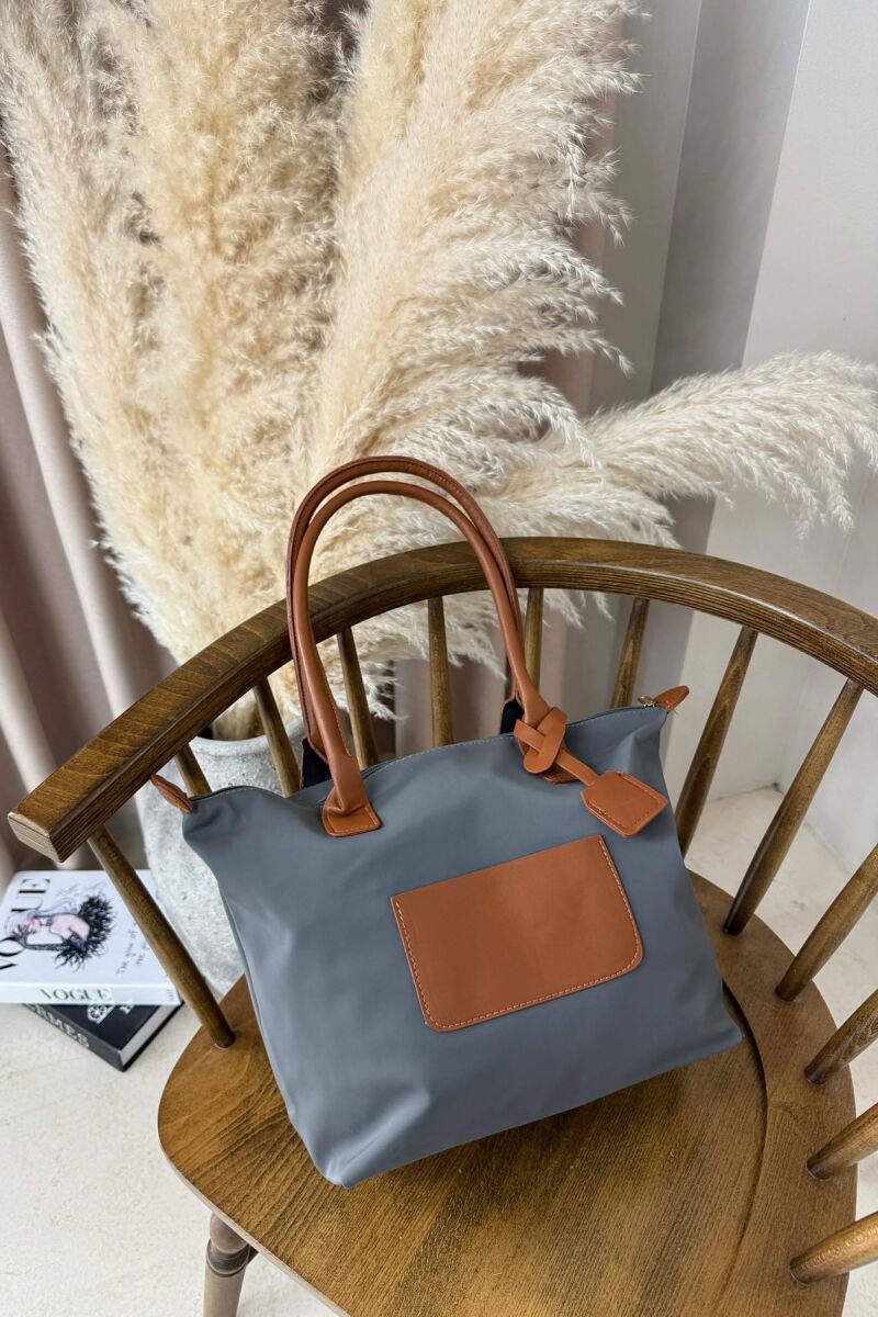 ÇANTE NJE NGJYRESHE ME ZINXHIR PER FEMRA NE NGJYRE GRI ME KAFE - 4