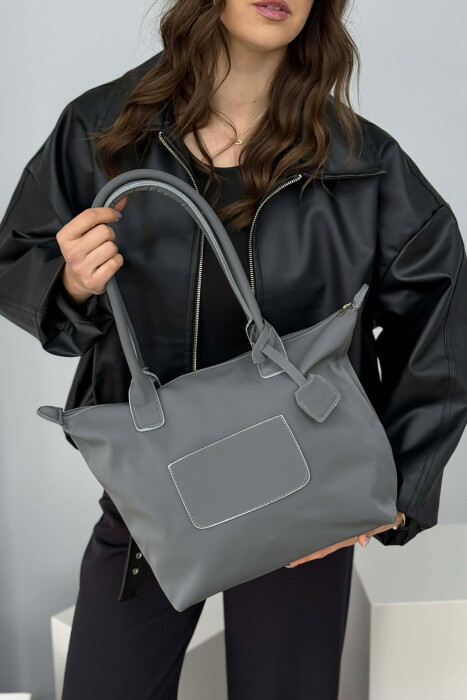 ÇANTE NJE NGJYRESHE ME ZINXHIR PER FEMRA NE NGJYRE GRI TE ERRET - 1