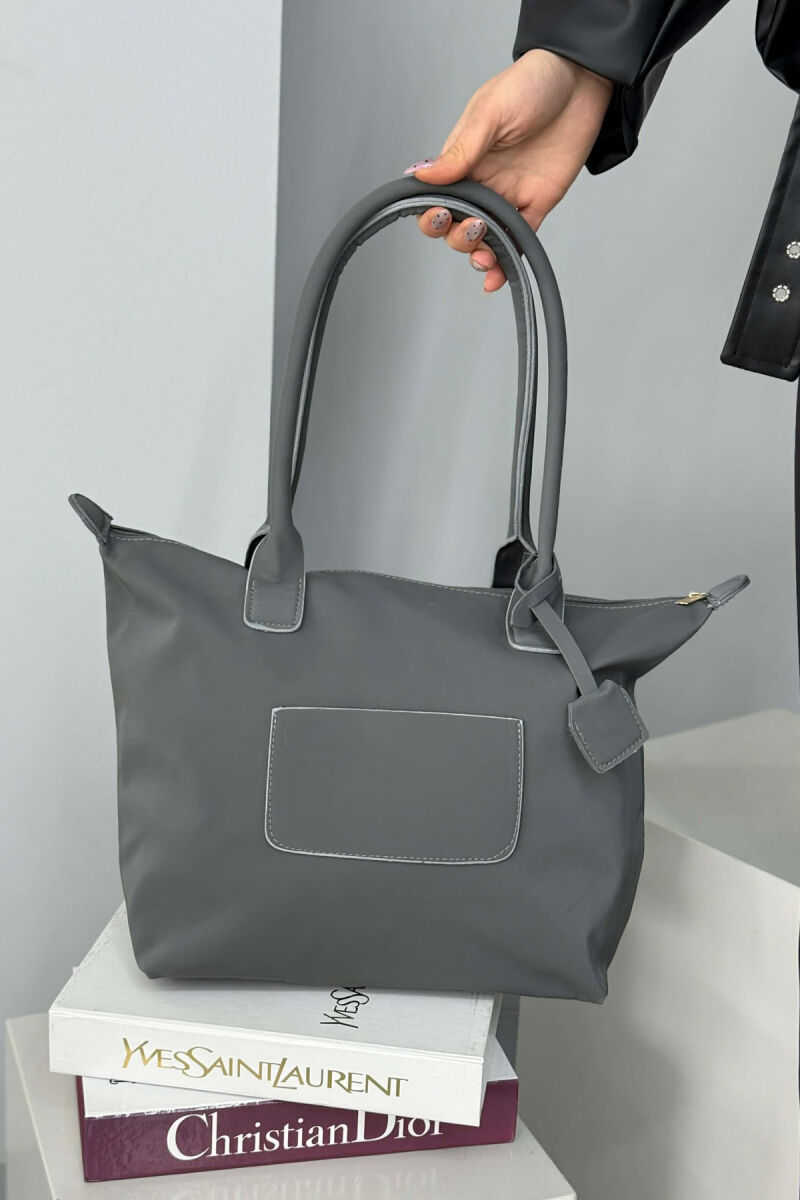 ÇANTE NJE NGJYRESHE ME ZINXHIR PER FEMRA NE NGJYRE GRI TE ERRET - 5