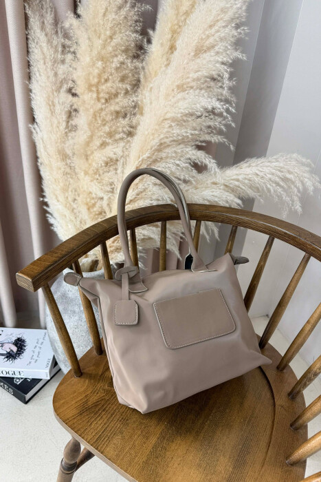 ÇANTE NJE NGJYRESHE ME ZINXHIR PER FEMRA NE NGJYRE KAFE TE ZBARDHUR - 4