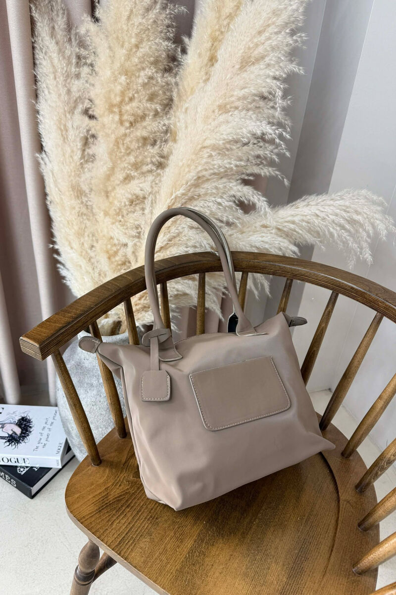 ÇANTE NJE NGJYRESHE ME ZINXHIR PER FEMRA NE NGJYRE KAFE TE ZBARDHUR - 4