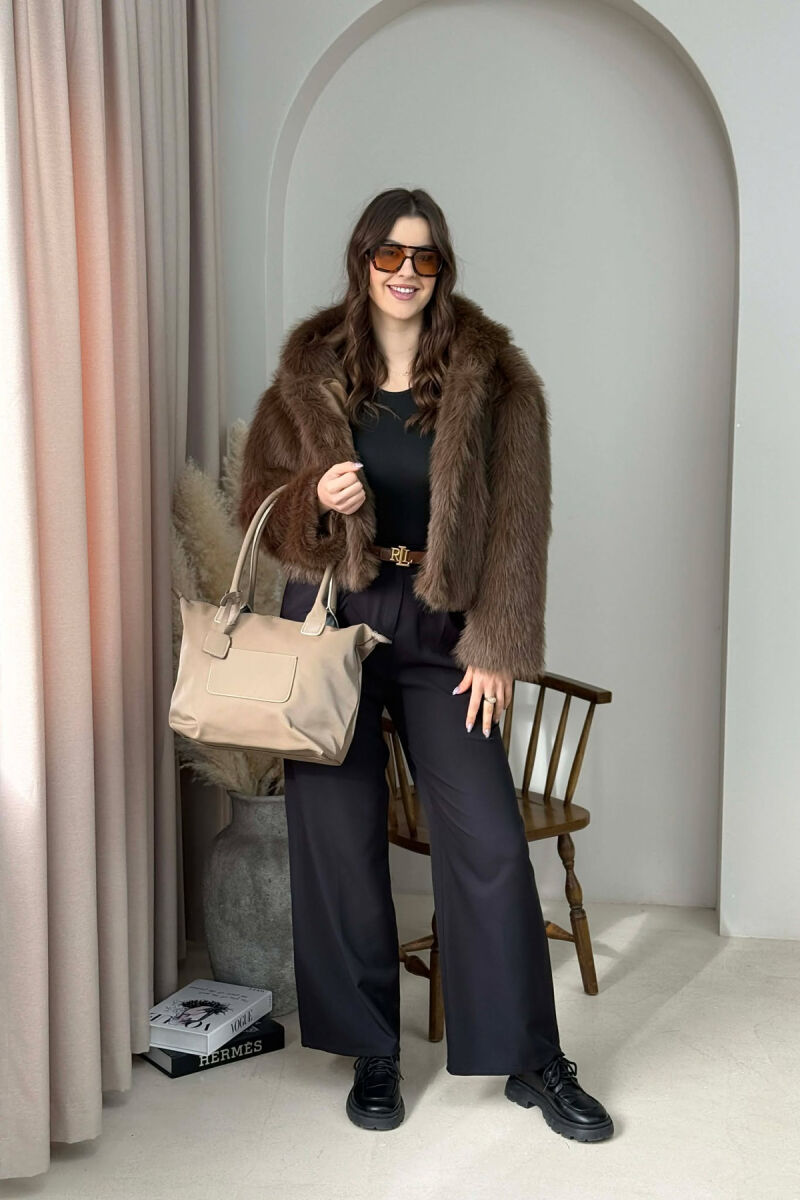 ÇANTE NJE NGJYRESHE ME ZINXHIR PER FEMRA NE NGJYRE KAFE TE ZBARDHUR - 6