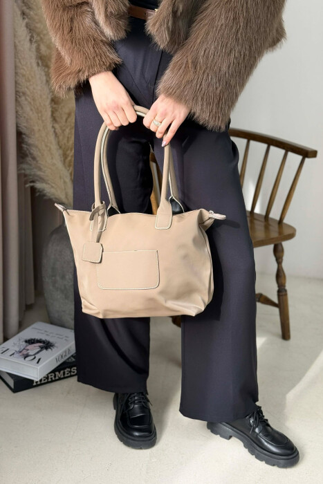 ÇANTE NJE NGJYRESHE ME ZINXHIR PER FEMRA NE NGJYRE KAFE TE ZBARDHUR - 7