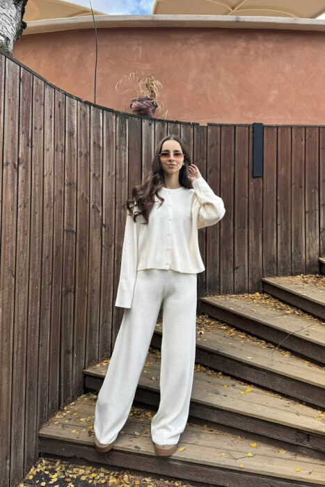 SET NJË NGJYRËSH I THJESHTË PULOVËR+PANTALLONA PËR FEMRA NË NGJYRË KREM - KLAUDIO FASHION