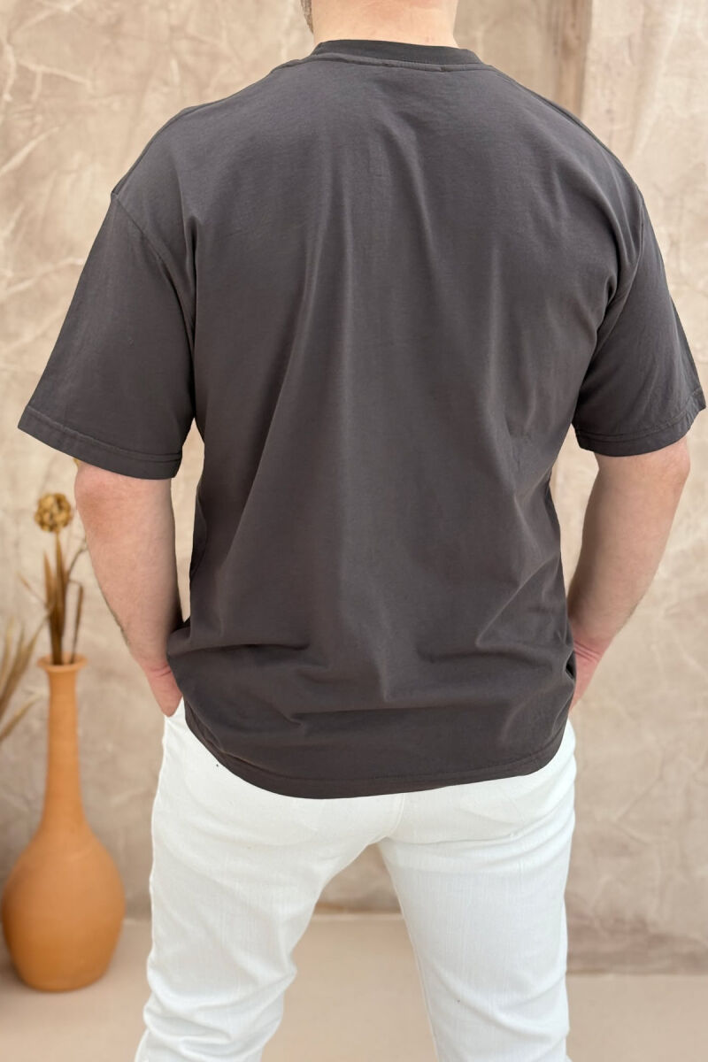 CHEST SQUARE BADGE ONE COLOR MEN T-SHIRT DARK BROWN/KAE - 3