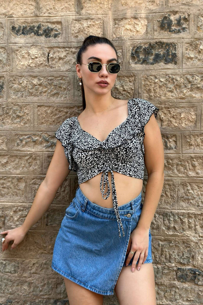 CROP ME DIZAJNIN E LULEVE PËR FEMRA NË NGJYRËN E ZEZË ME TË BARDHË - 1