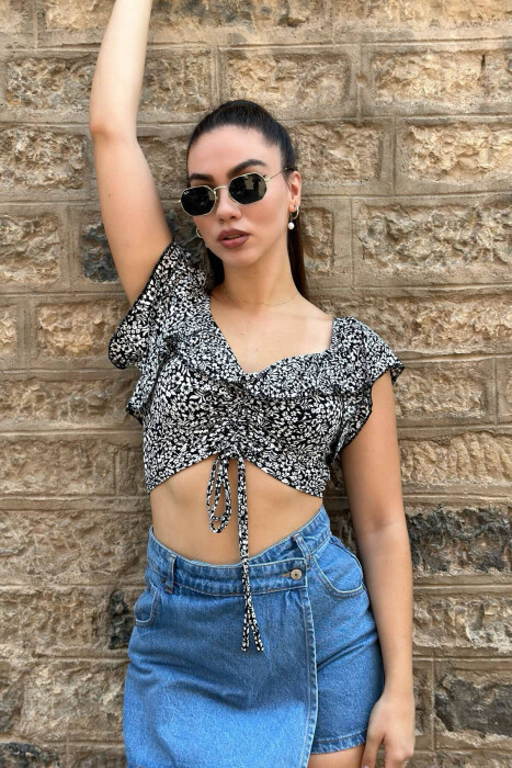 CROP ME DIZAJNIN E LULEVE PËR FEMRA NË NGJYRËN E ZEZË ME TË BARDHË - 3